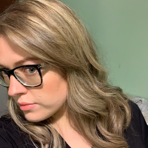 Meet your Posher, Emily - Picture 1 of 1